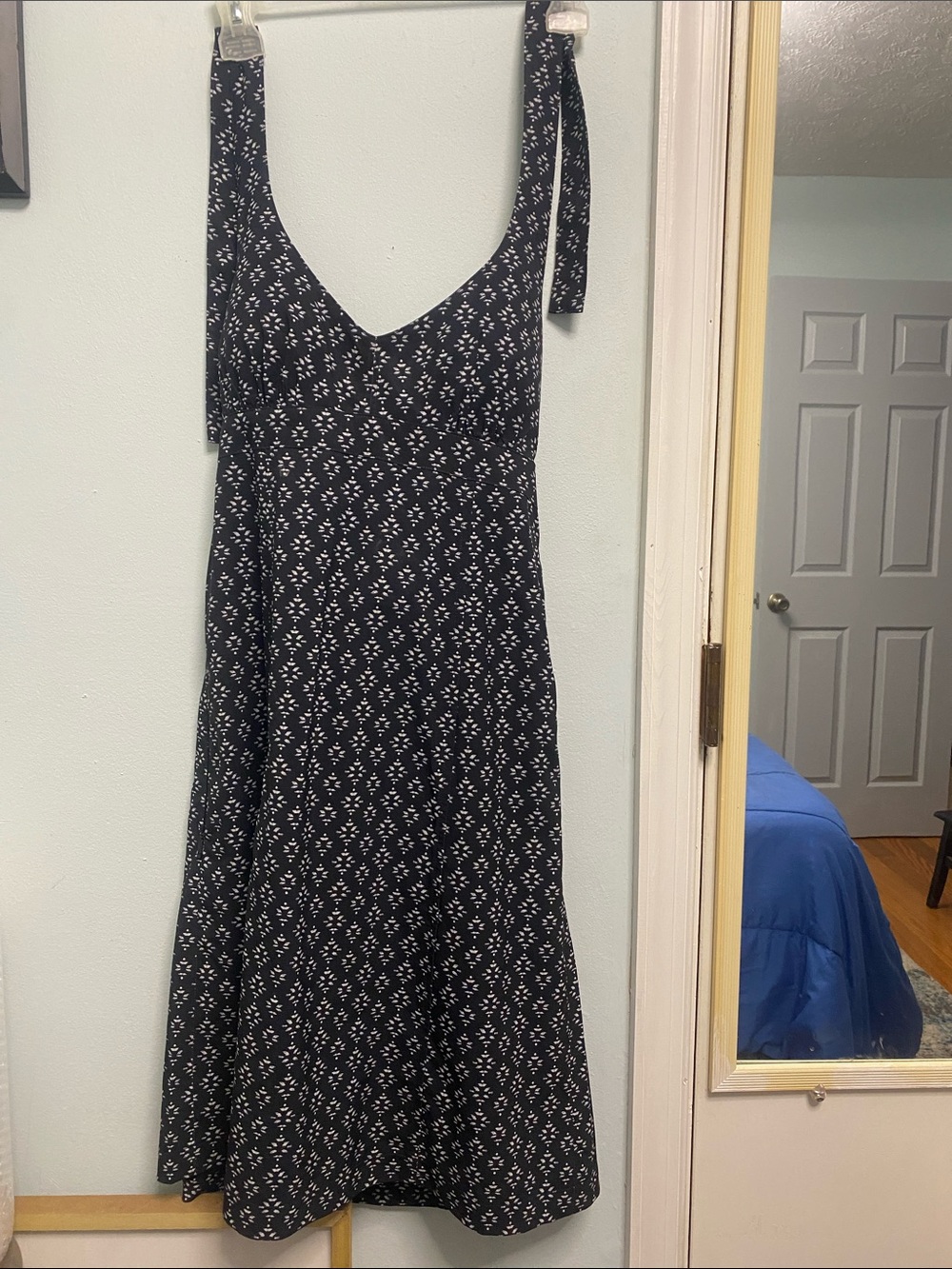 Athlete size 4 Women's Black Floral Tie-Shoulder Sundress